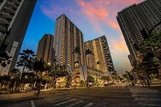 Waikiki Banyan Condo - Views Of Diamond Head & Nearby Beaches! Condo Honolulu