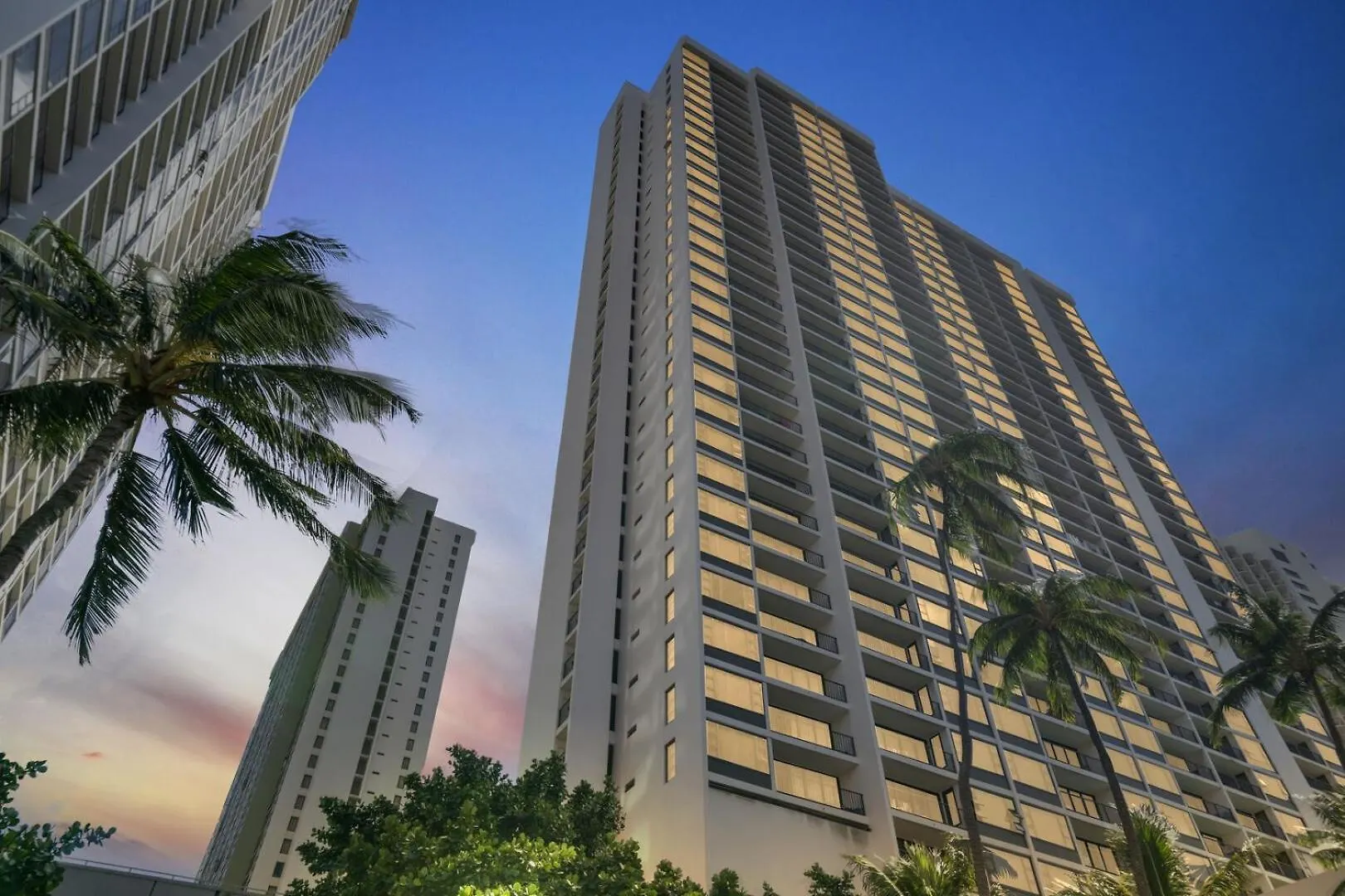 Waikiki Banyan Condo - Views Of Diamond Head & Nearby Beaches! Condo Honolulu